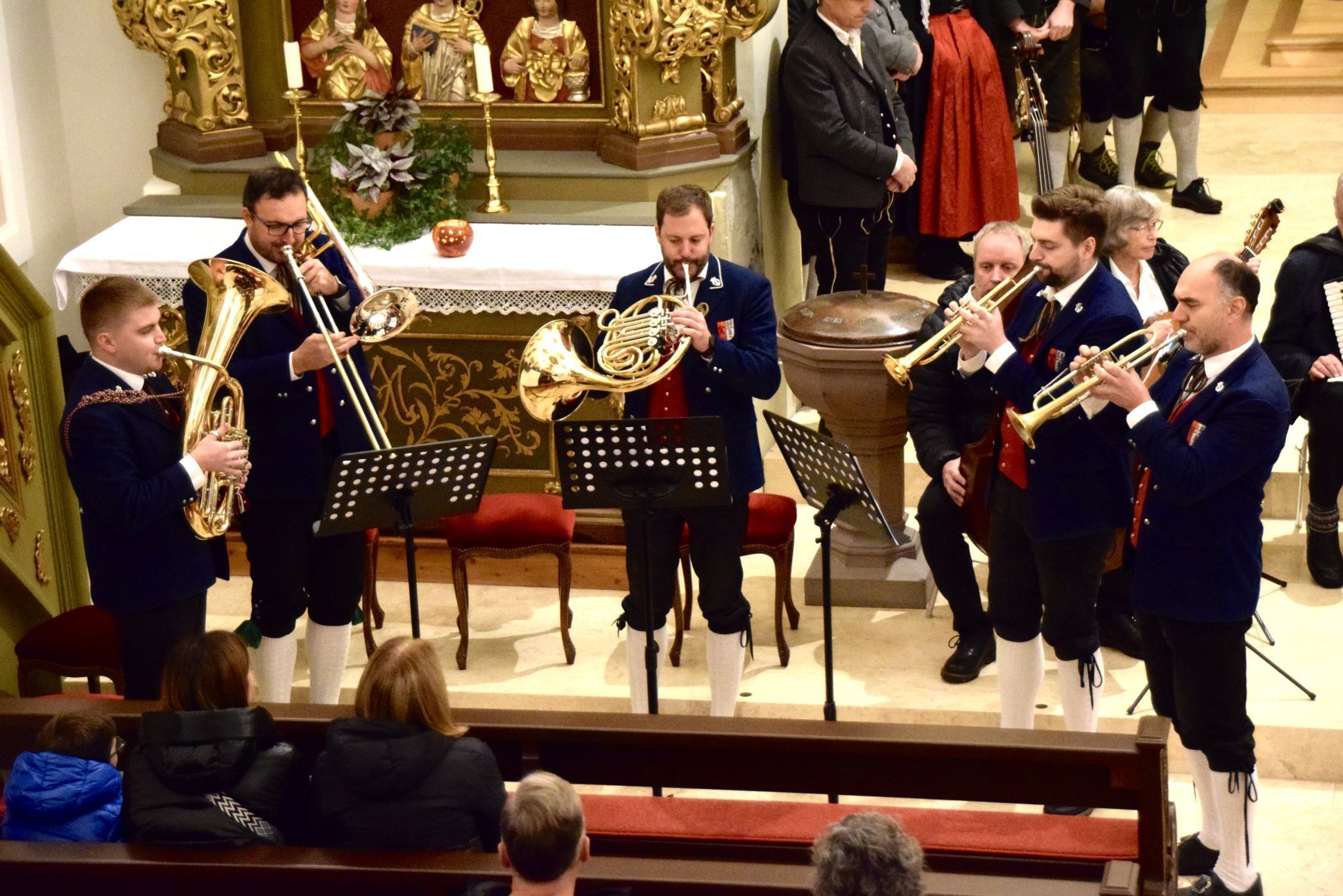 Der Vorarlberger Landestrachtenverband war mit seinem stimmungsvollen Adventkonzert in der Pfarrkirche Dalaas zu Gast.