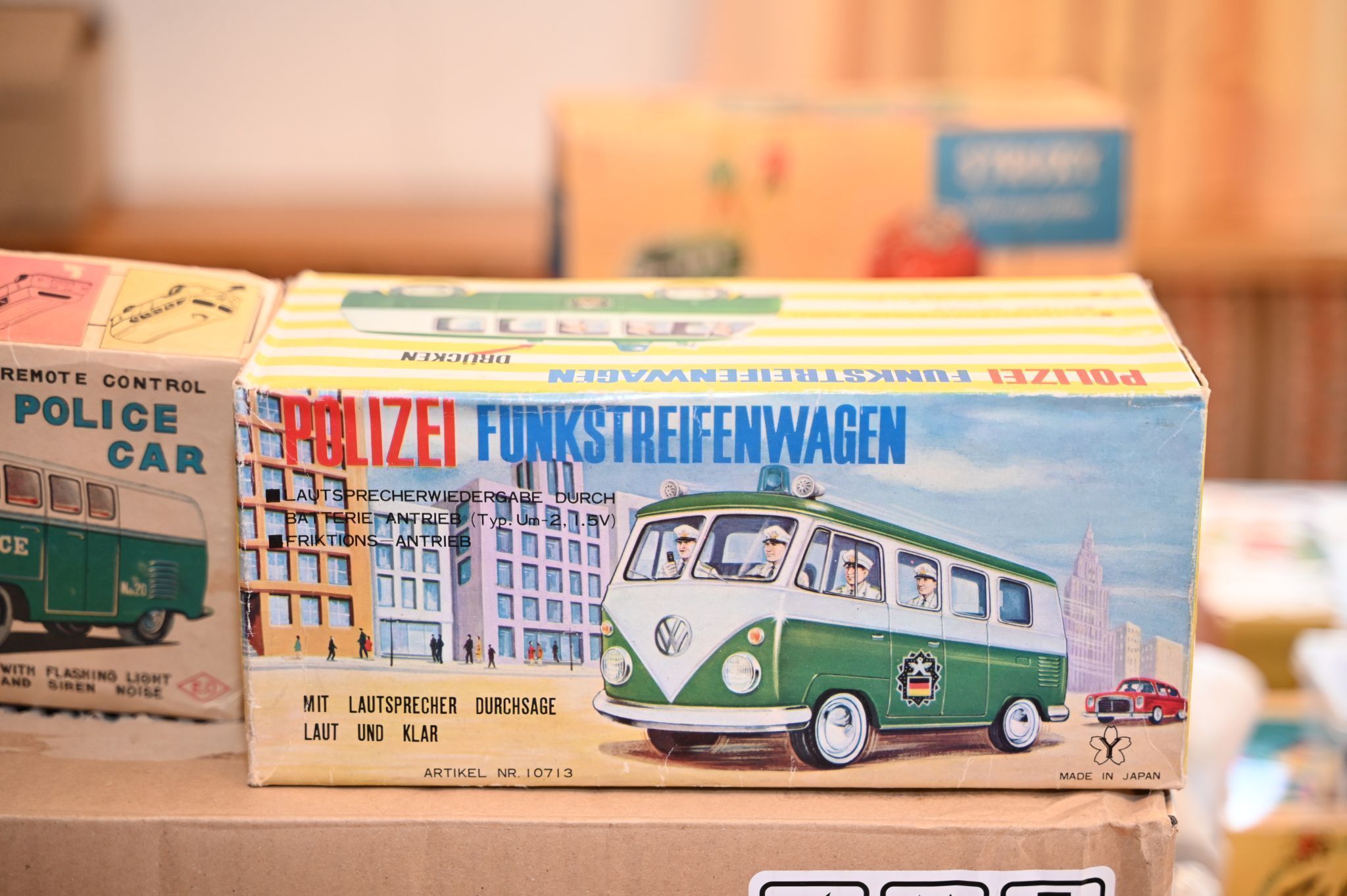 Auch die Originalschachteln sind für Sammler wesentlich - wie bei diesem japanischen Polizeibully.