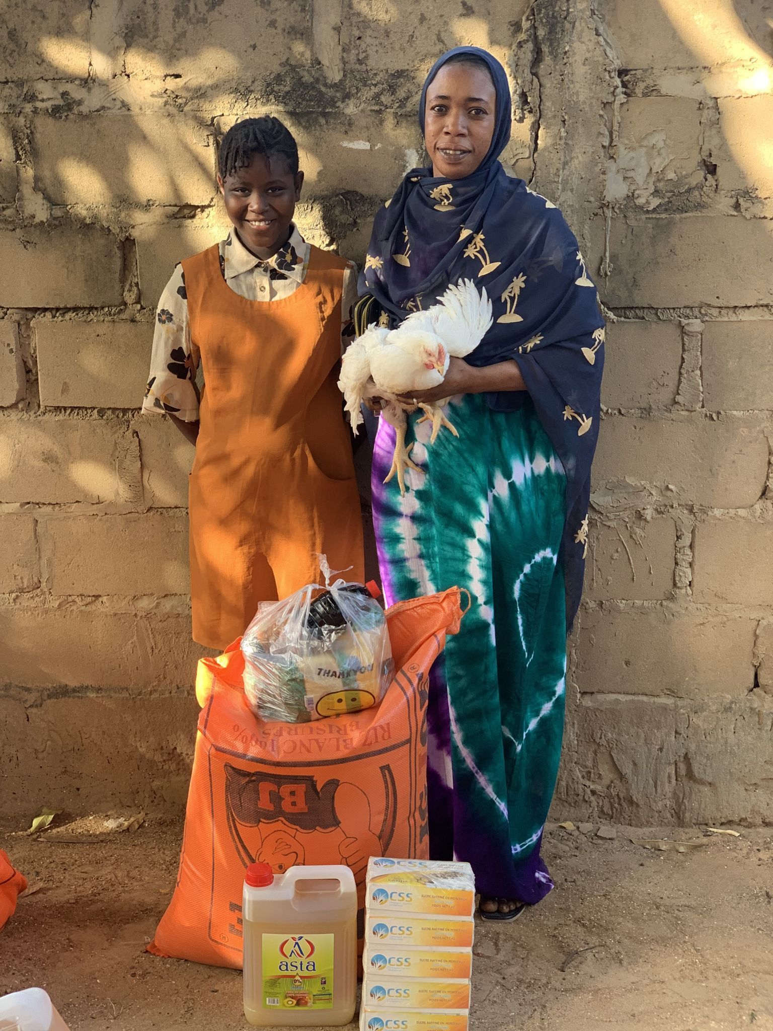 Jedes Paket enthielt ausreichend Lebensmittel für ein festliches Weihnachtsessen und weit darüber hinaus.
