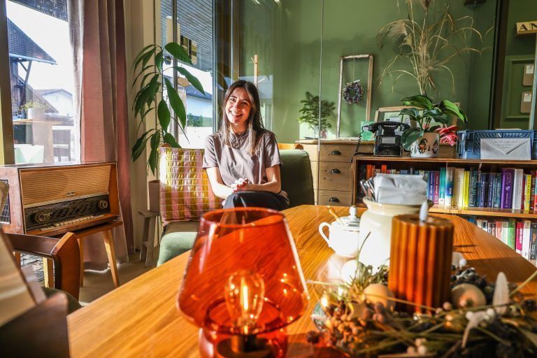 Vorarlbergs erstes ‚analoges‘ Lokal – "Mein Café ist handyfreie Zone"