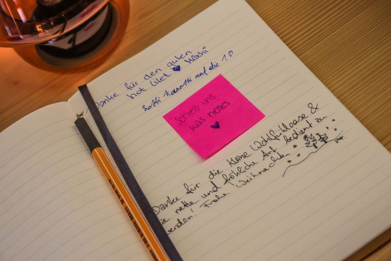 Vorarlbergs erstes ‚analoges‘ Lokal – "Mein Café ist handyfreie Zone"