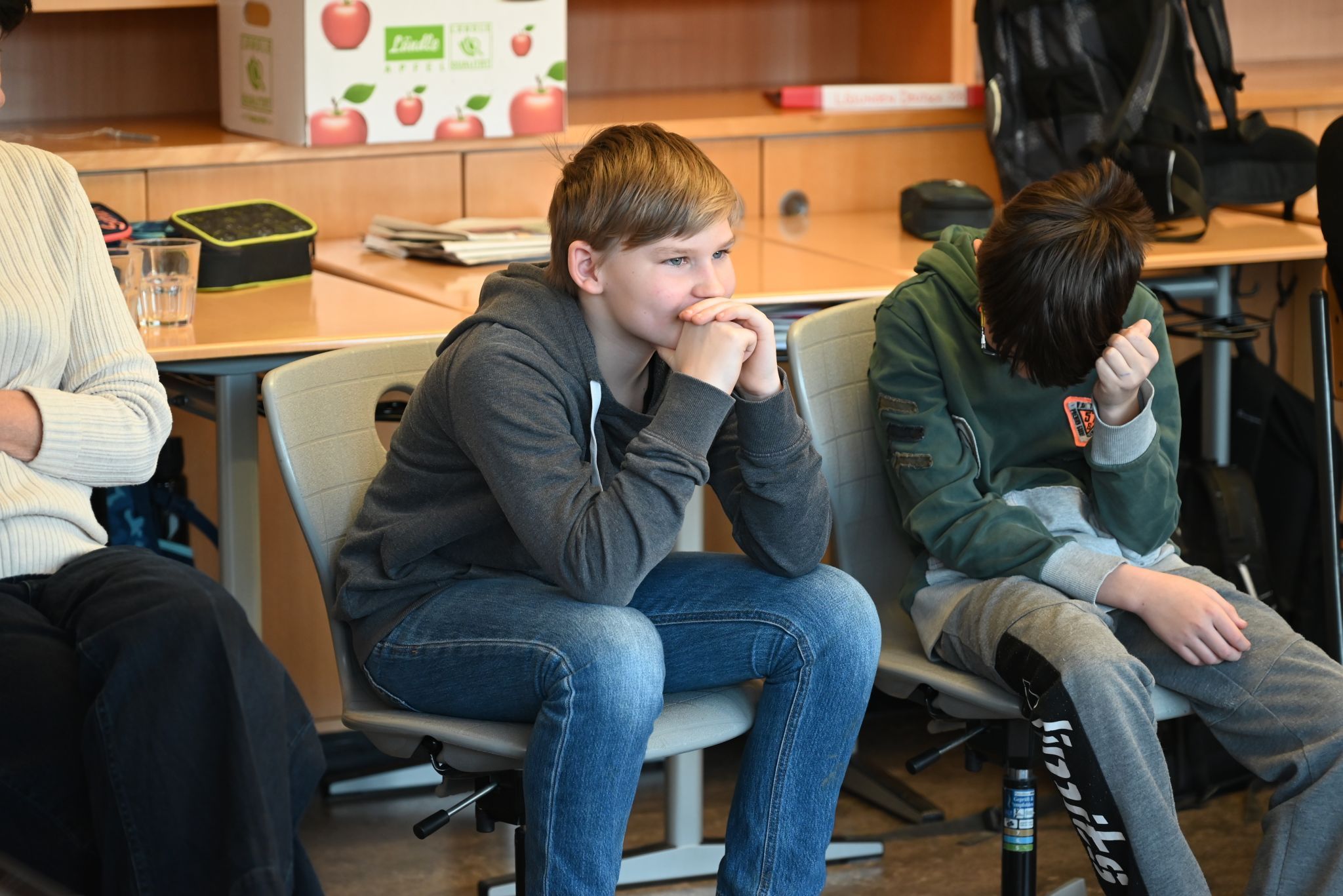 Aufmerksam lauschten die Jugendlichen ihren Geschichten und freuten sich sehr über das fertige Produkt. 