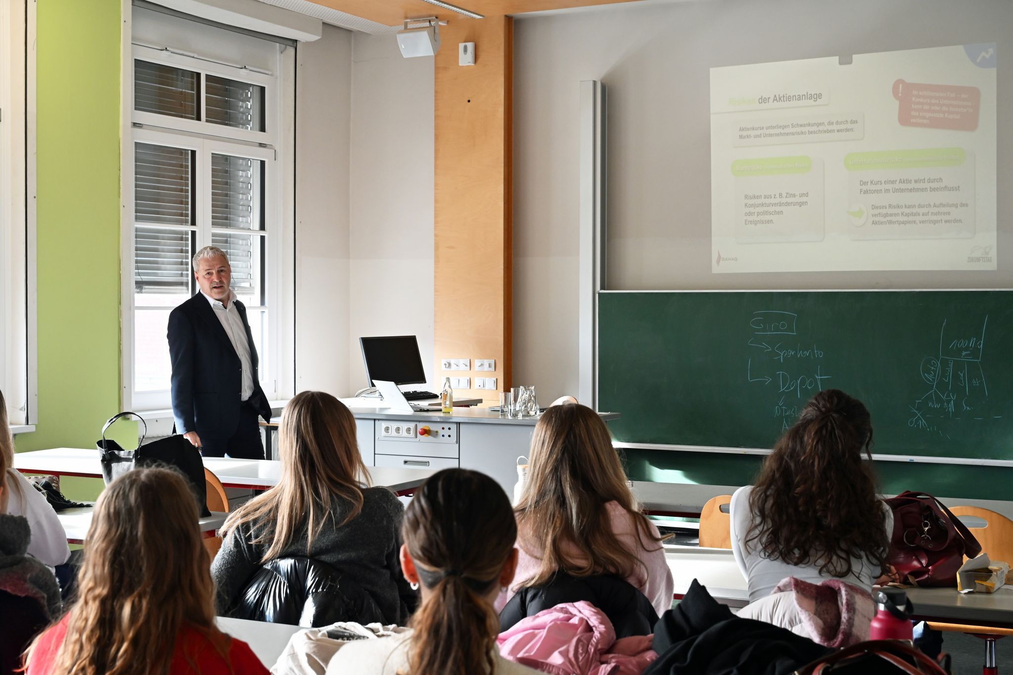 Der von der gemeinnützigen „Initiative für wirtschaftliche Jugendbildung gGmbH“ (IWJB) angebotene Zukunftstag fand zum zweiten Mal am BG Dornbirn statt.