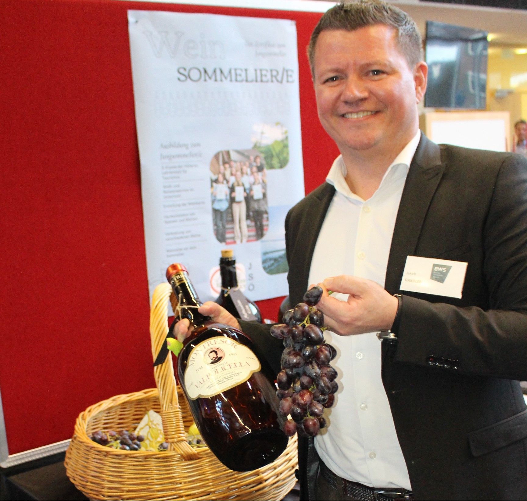 Jakob Handler unterrichtet nicht nur „trockene Fächer“ . . .