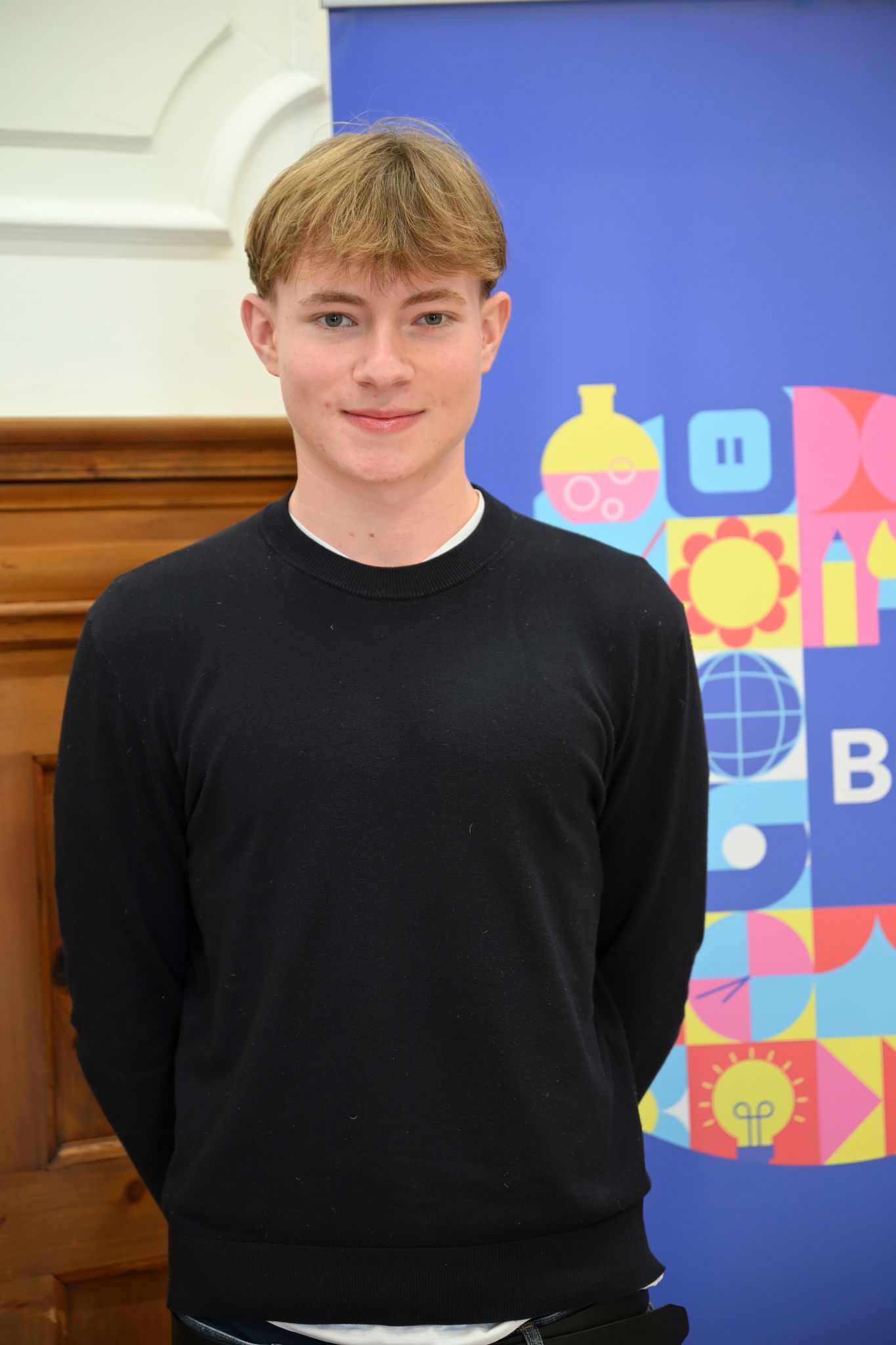 Fridolin Loacker, 17 Jahre, Dornbirn Ich finde es cool, dass man uns Schülern in der achten Klasse diese Möglichkeit bietet, sich umfassend zu den Themen Finanzen, Wohnen und Steuern zu informieren. Der Zeitpunkt ist ideal, weil viele von uns ja zukünftig selbstständig wohnen werden und auch mit einem bestimmten Budget zurecht kommen müssen. Wir haben in der Wirtschaftsklasse zwar schon einiges gelernt, in den Workshops haben wir aber wieder viel Neues erfahren.