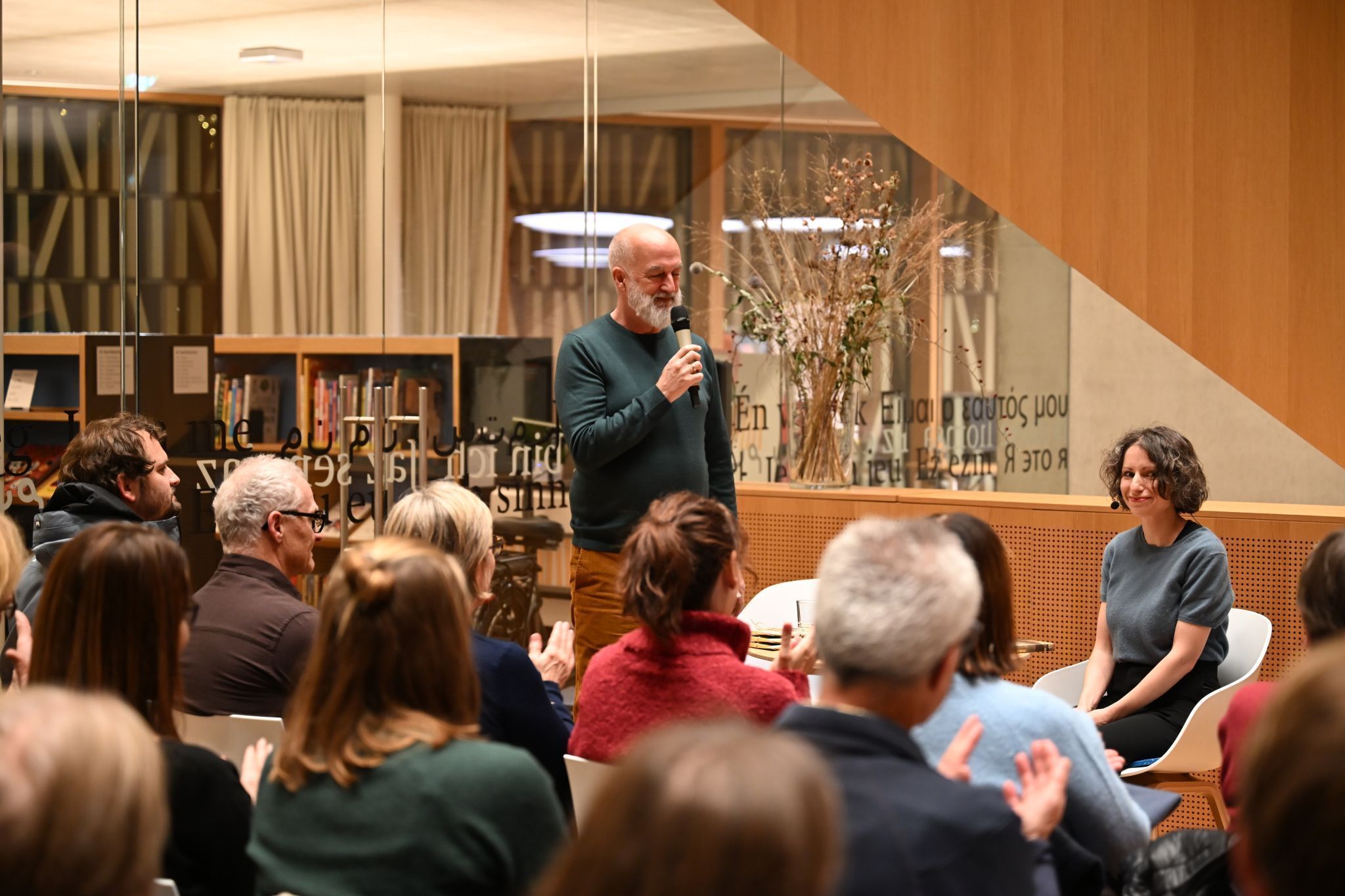 Peter Ladstätter sprach im Interview mit Sarah Kuratle über ihren neuen Roman.