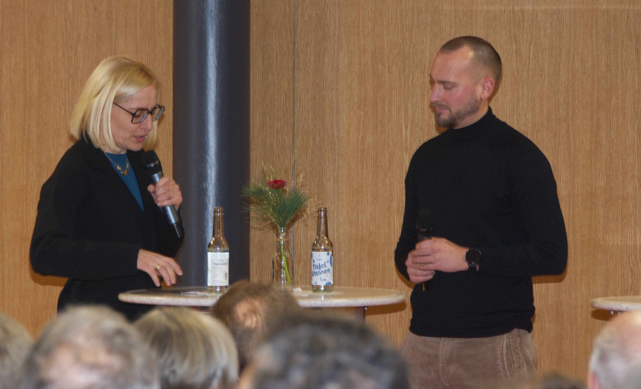 Heidi Winsauer mit Julian Ascher (SOS Kinderdorf) 