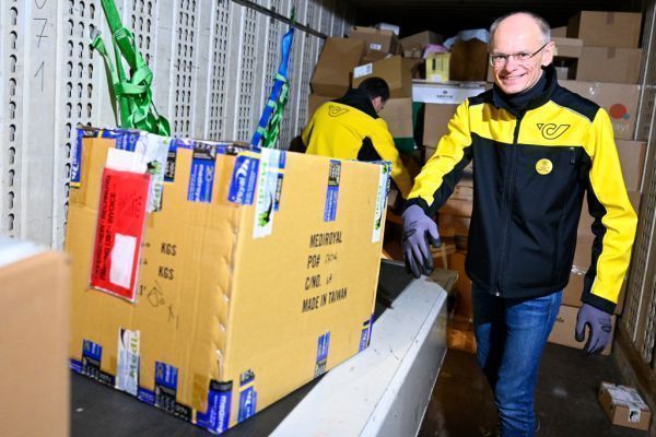 Weihnachten &#8211; Das Inlandspackerl muss bis 19. 12. zur Post