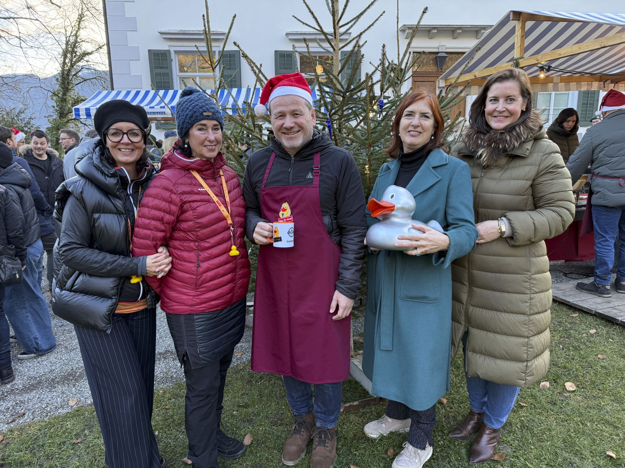 Conny Amann, Angelika Fertschnig, Bgm. Harald Witwer, Elisabeth Tschann und Verena Burtscher sorgten wieder für ein besinnliches und traditionelles 