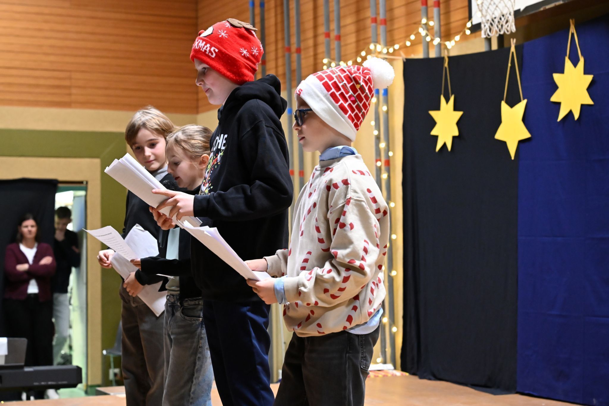 Vom Elternverein ausgewählte Geschichten aus dem Geschichtenwettbewerb wurden vorgetragen.