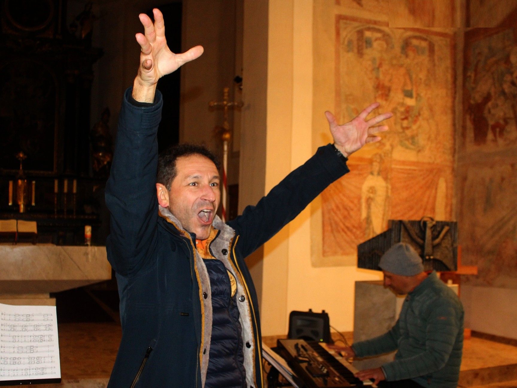 Chorleiter Giovanni Fanti sprühte geradezu vor Fröhlichkeit.