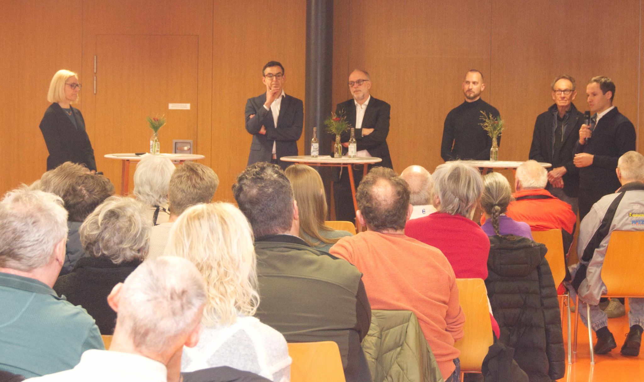 Heidi Winsauer (Moderation), Experten und BM Klaus Sohm (r) 