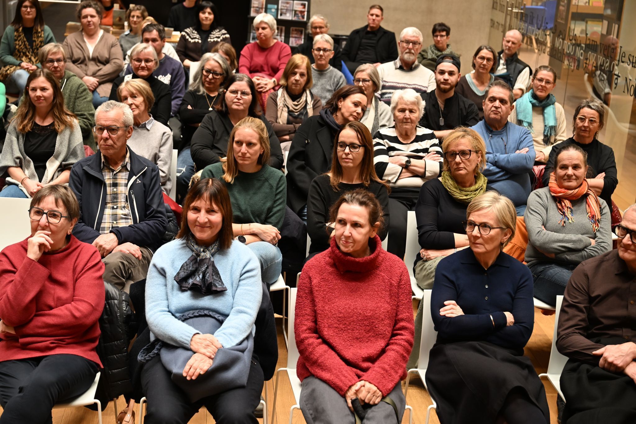 Die Lesung fand großen Anklang beim zahlreichen Publikum.