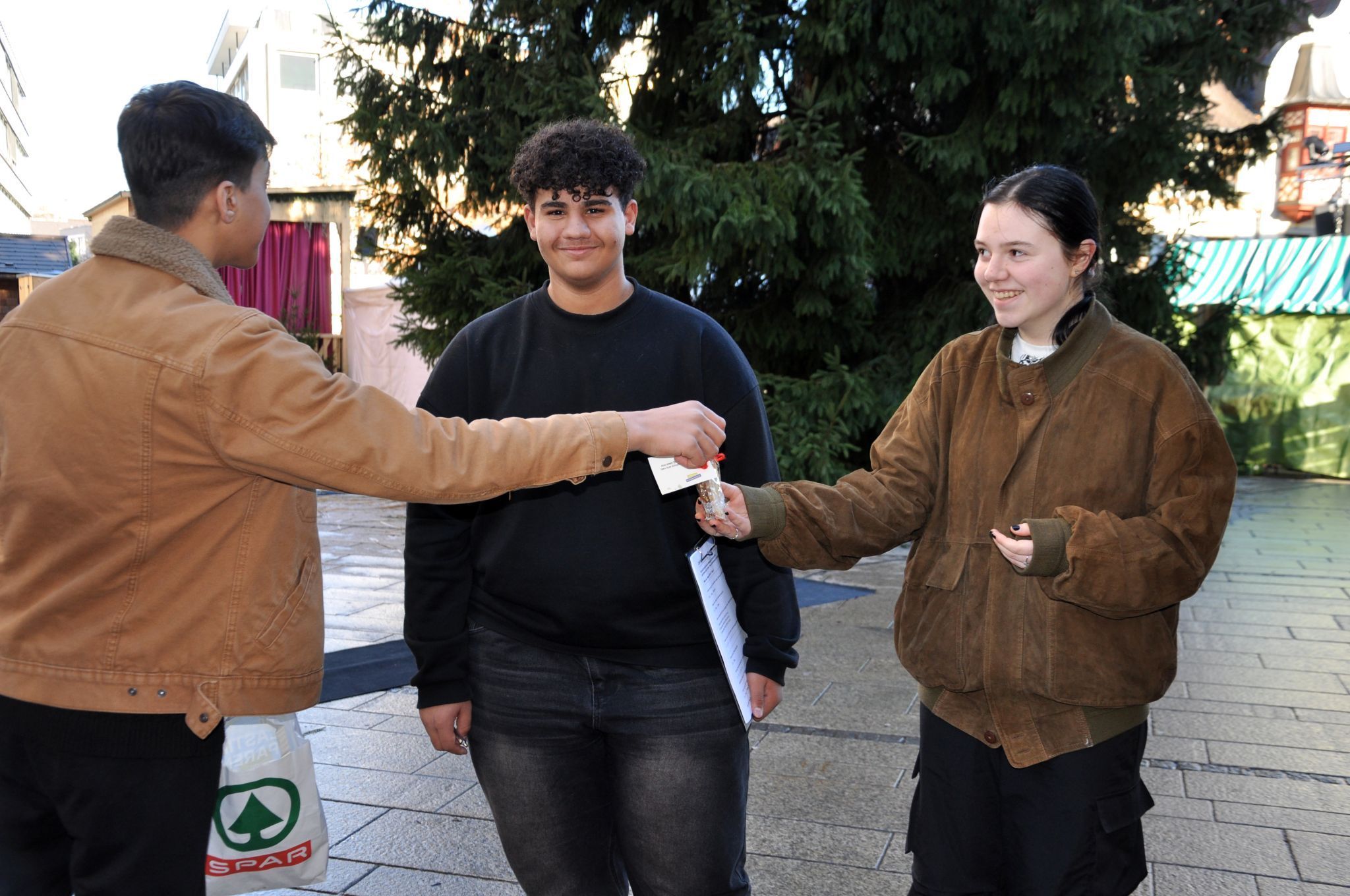 Als Dankeschön bekamen die Befragten eine Tüte selbstgemachte Brotchips.
