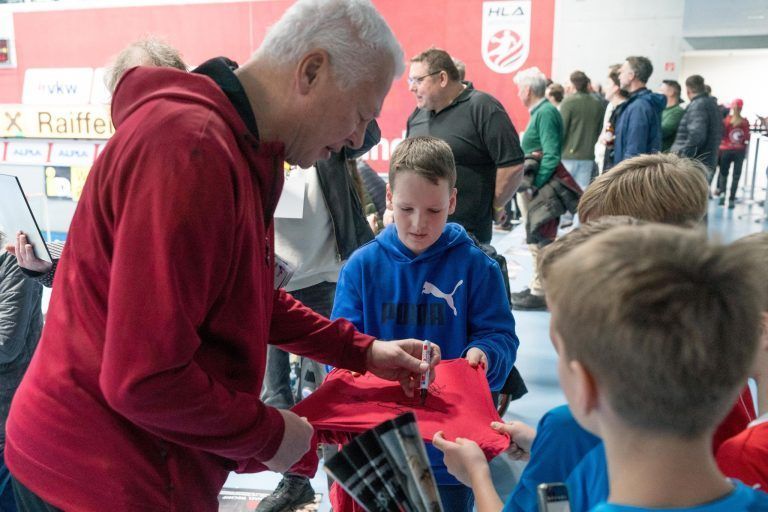 "Auf in die Sporthalle am See"