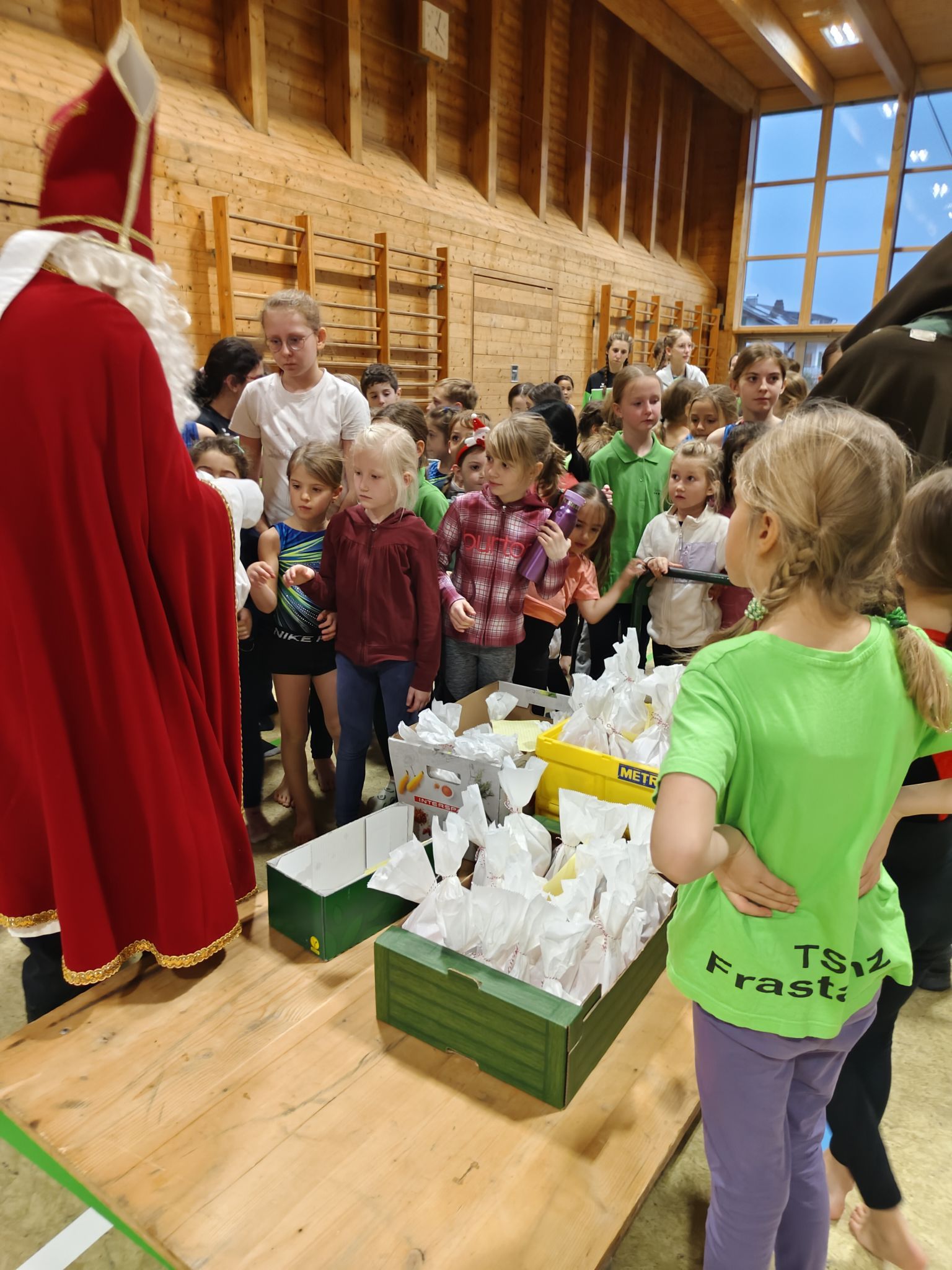 Für alle Turner hatte der Nikolaus reichlich „Guzile“ im Sack.