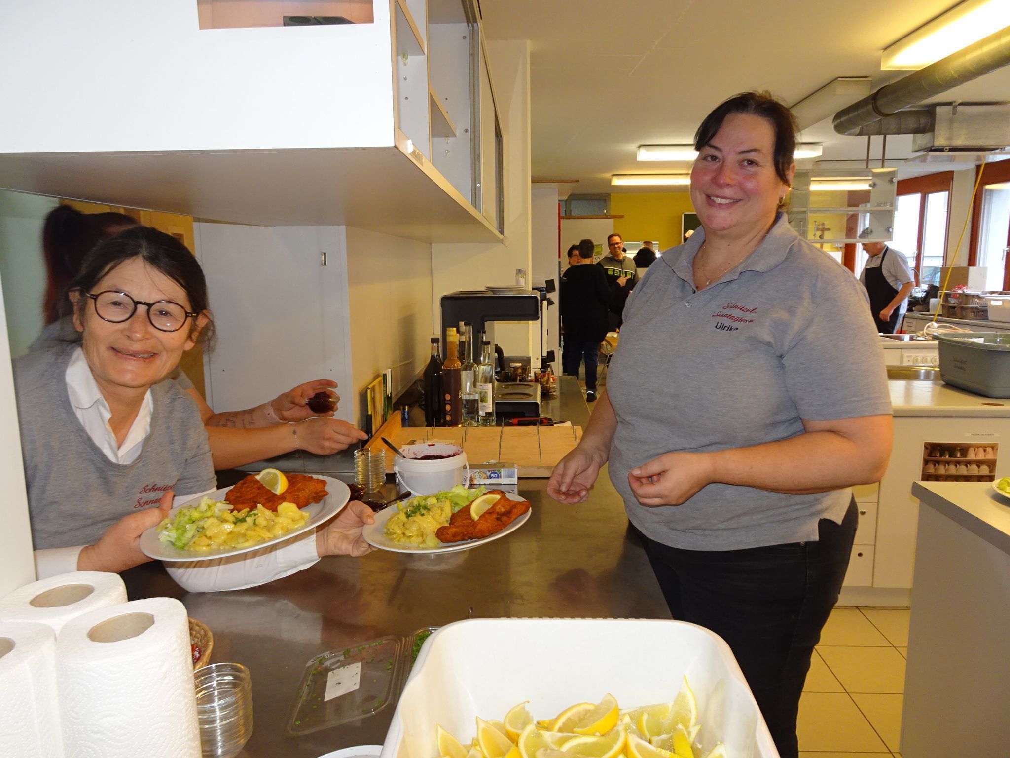 Die Schnitzel gingen im Minutentakt über den Thresen.