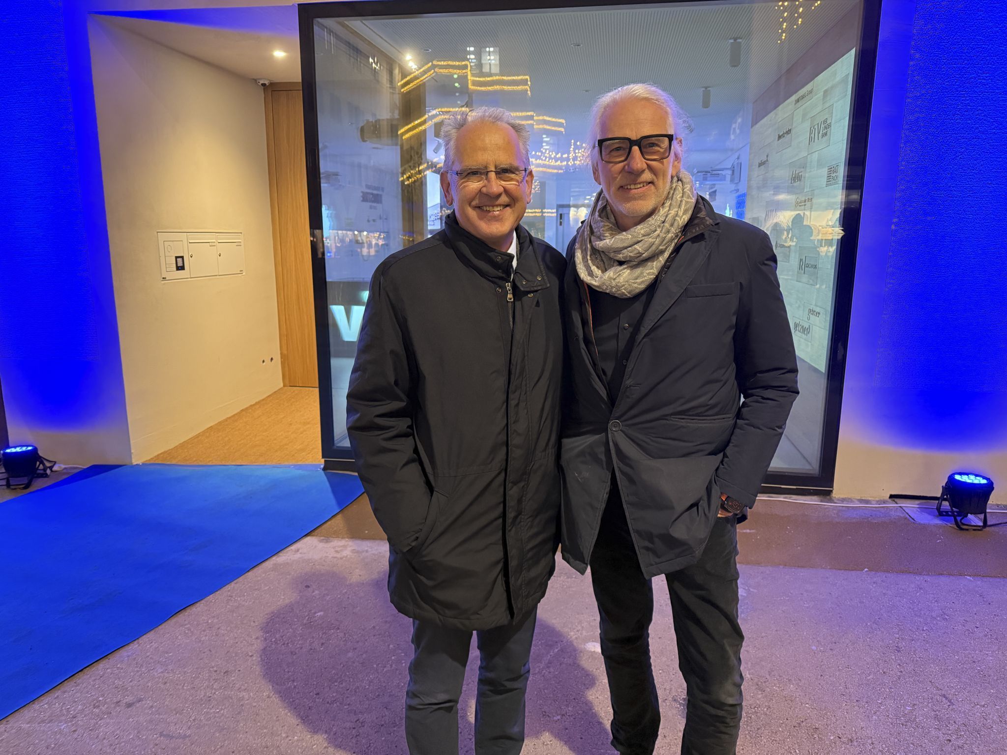 Christof Germann (illwerke_vkw) und Stickereiexperte Markus Hämmerle