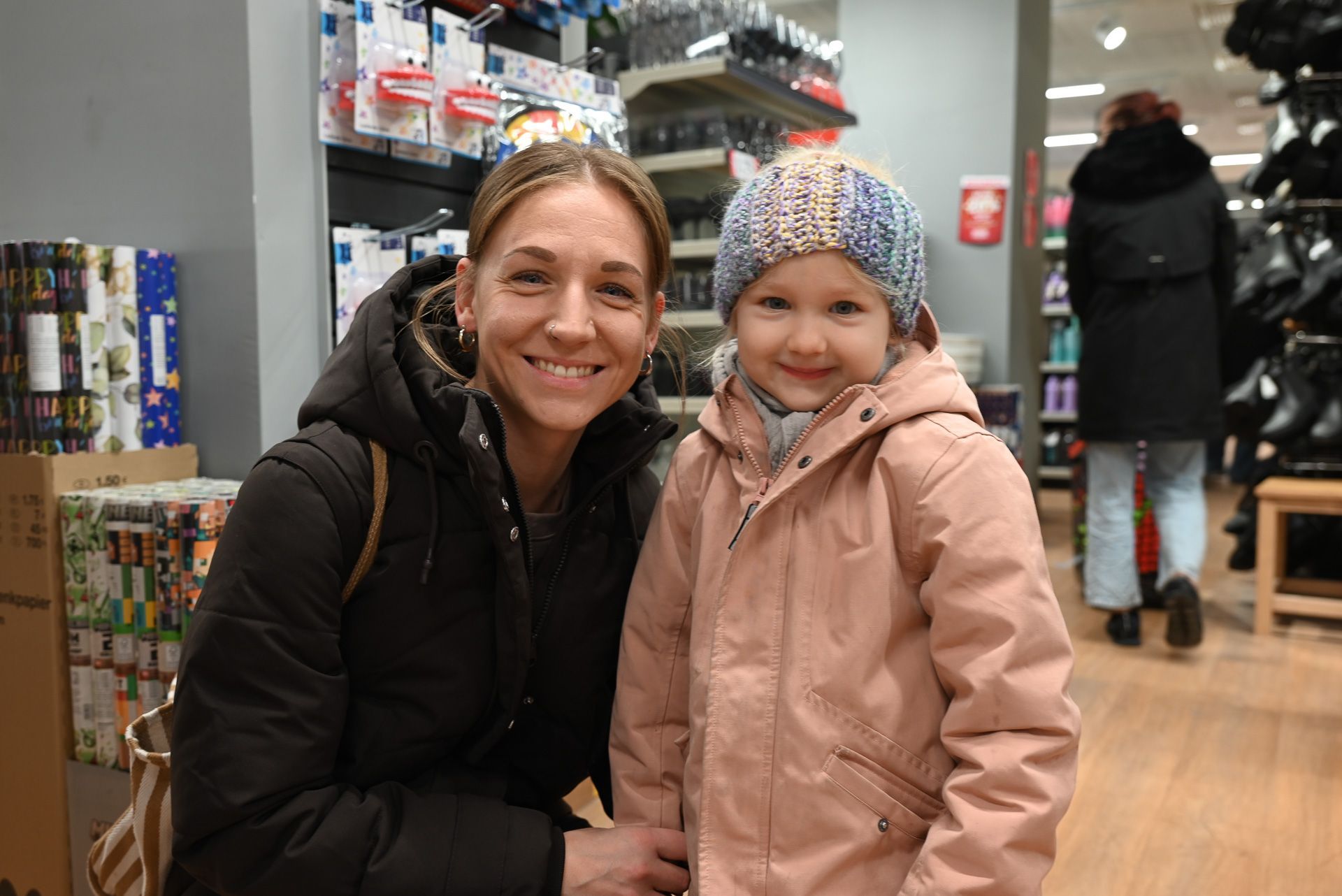 Michelle und Mathilda sind wegen des Personals zur Eröffnung gekommen.