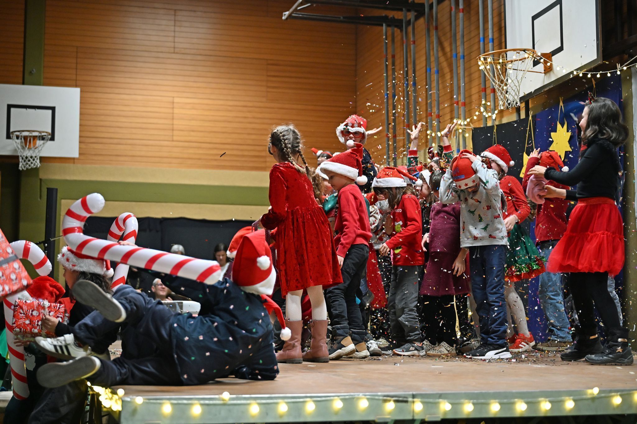 Der Rap endete mit einem Konfettiregen.