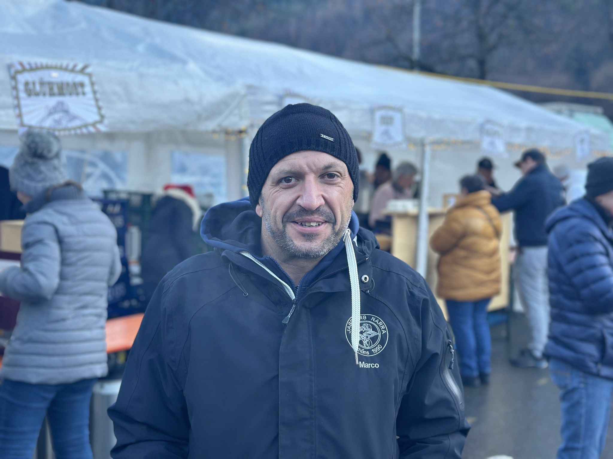 Marco Domig, Obmann der Faschingsgilde Jagdberg Narra, die als Veranstalter fungierten, freute sich über das rege Interesse für den Adventmarkt in Schlins