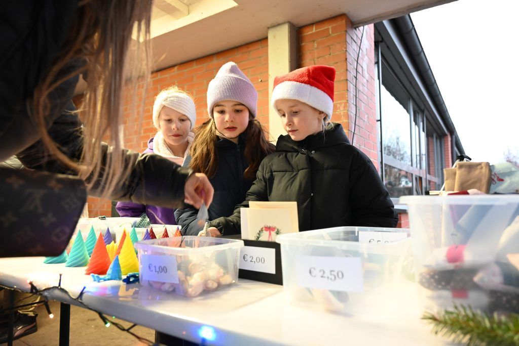 Weihnachtsmarkt am Schulhof im Hasenfeld