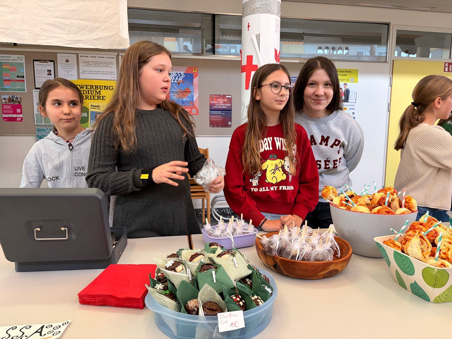 Bevor es los ging, positionierten sich die Schüler am Stand. 