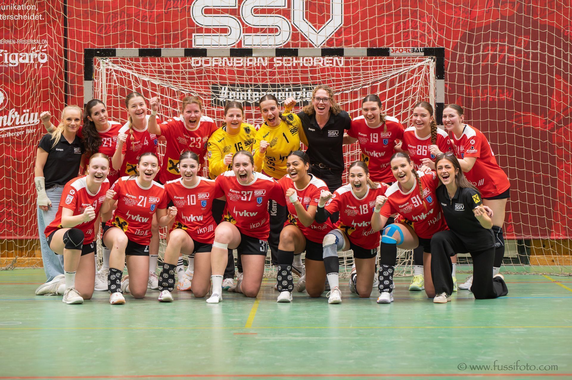 Handballspielen schweißt zusammen: Im Team feiern sie viele Erfolge. (Fussifoto)