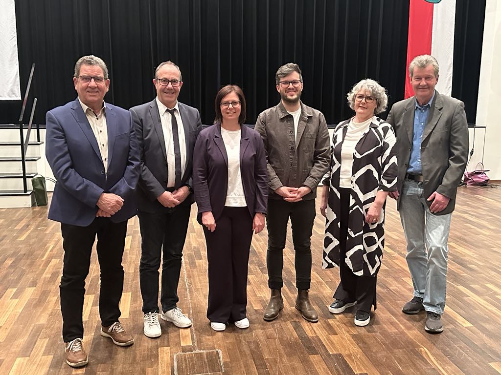 Bürgermeisterin Katharina Wöß-Krall mit Vize Johannes Herburger und den Gemeinderäten Helmut Jenny, Andreas Prenn, Cornelia Engler und Wolfgang Müller.