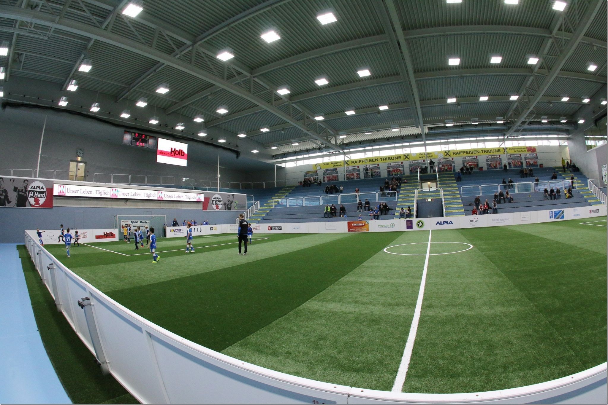 Kunstrasen-Flair in der Sporthalle am See in Hard. 