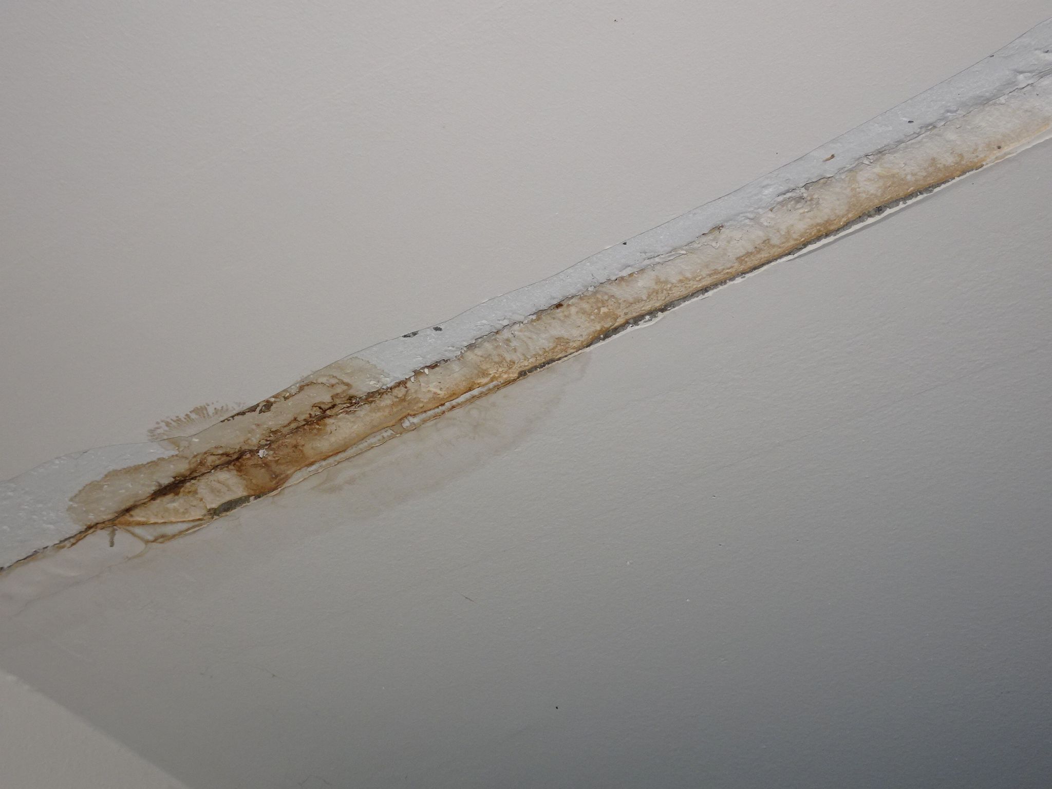 25 Jahre haben Spuren am Gebäude hinterlassen. 