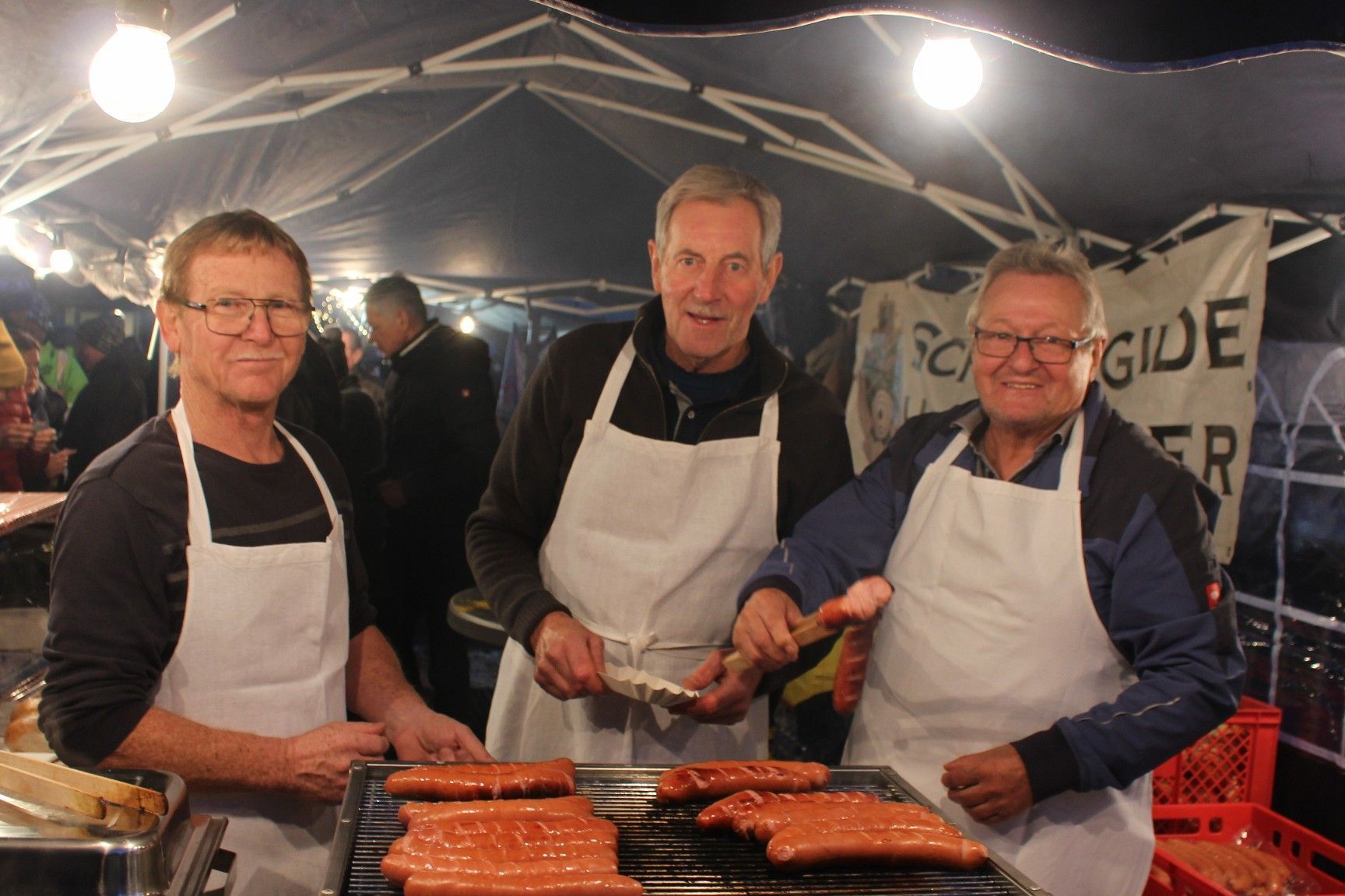 Von Anfang an beim Märktle dabei: die Hohenweiler Schützen, die in ihrem Zelt für das leibliche Wohl der Besucher bemüht sind.   