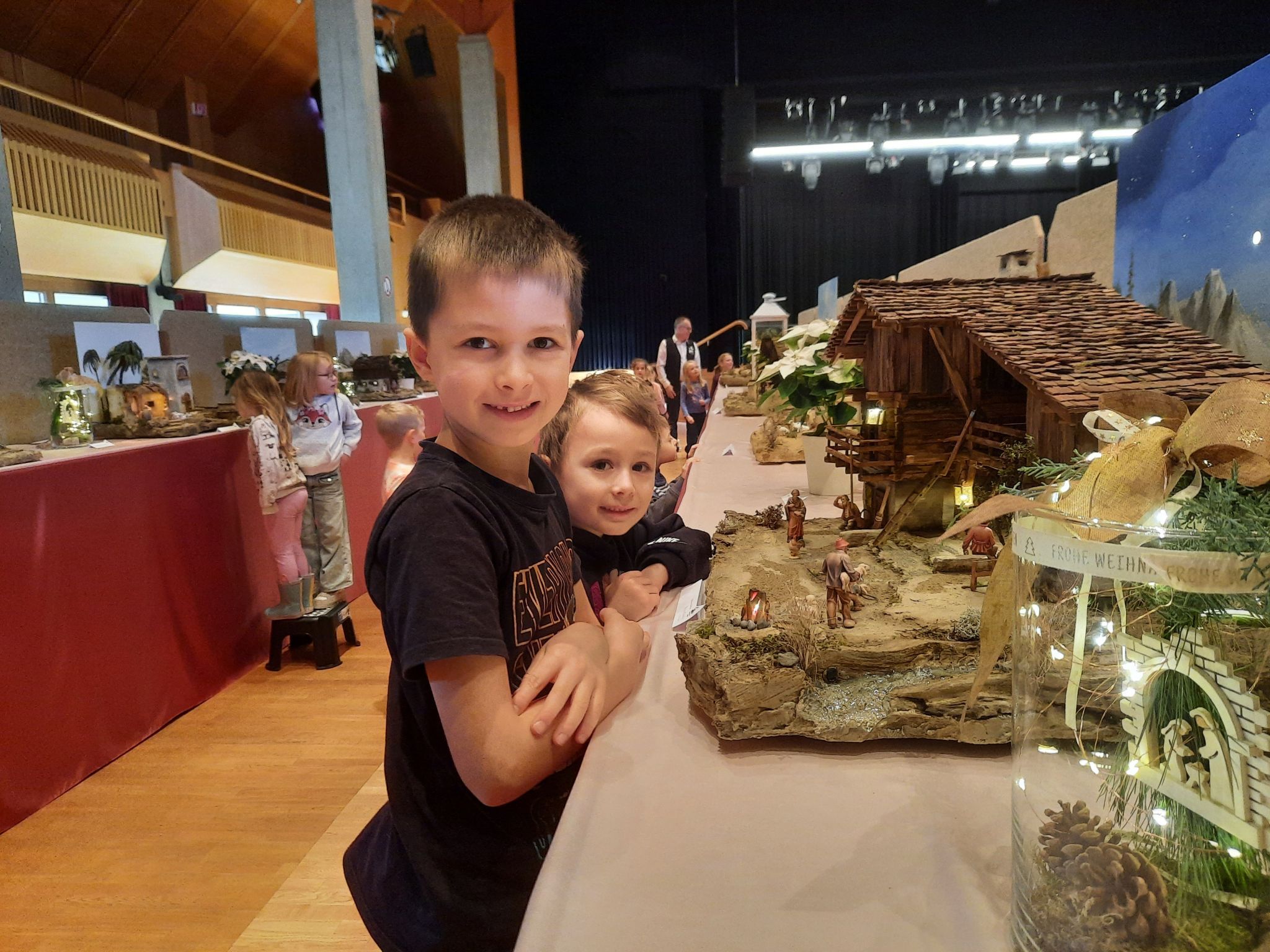 Lian und Paul schauten sich alles genau an