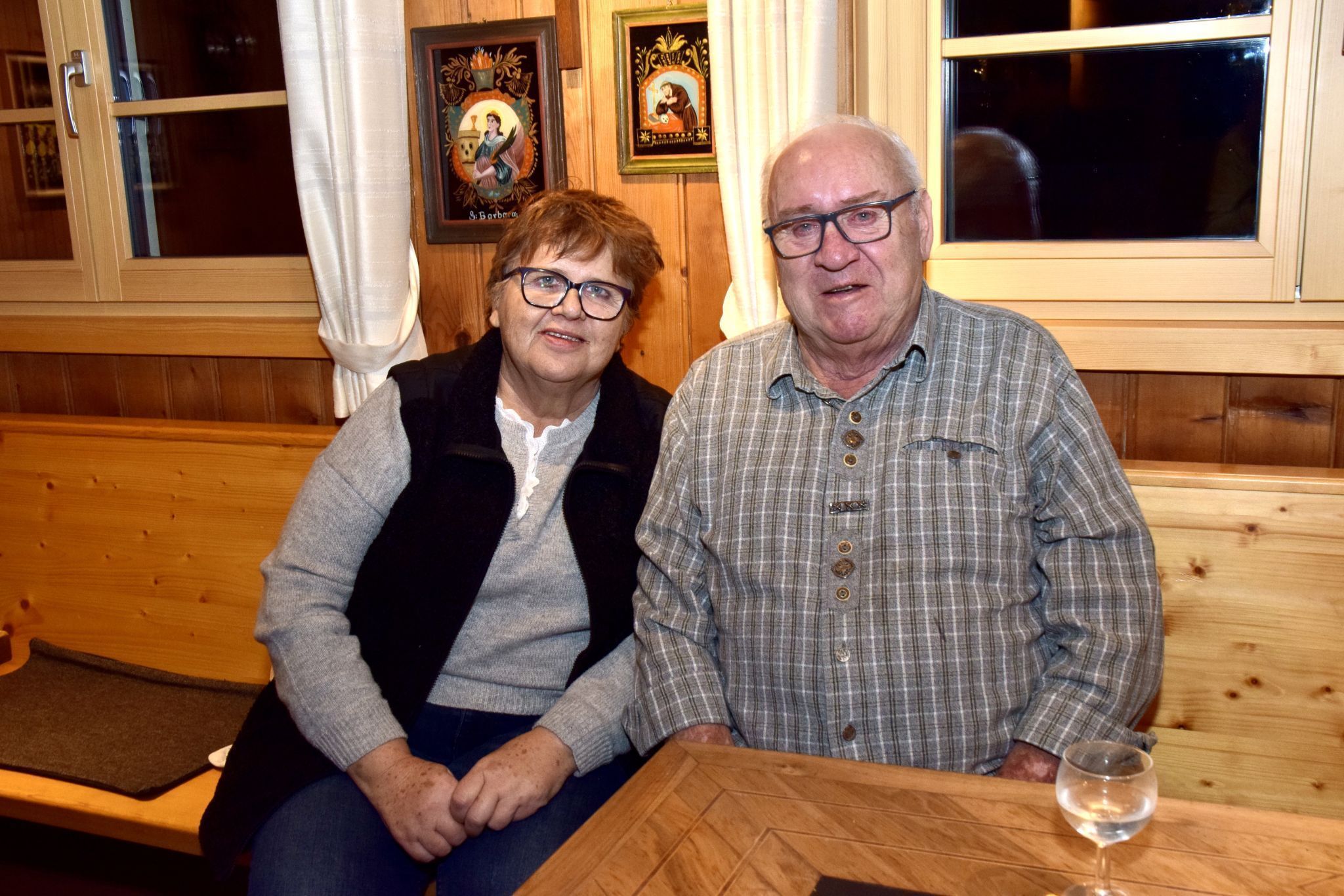 Gerlinde und Alfred Rudigier genossen die Adventfeier. Gerlinde hilft mit großer Hingabe im Bergbaumuseum mit.