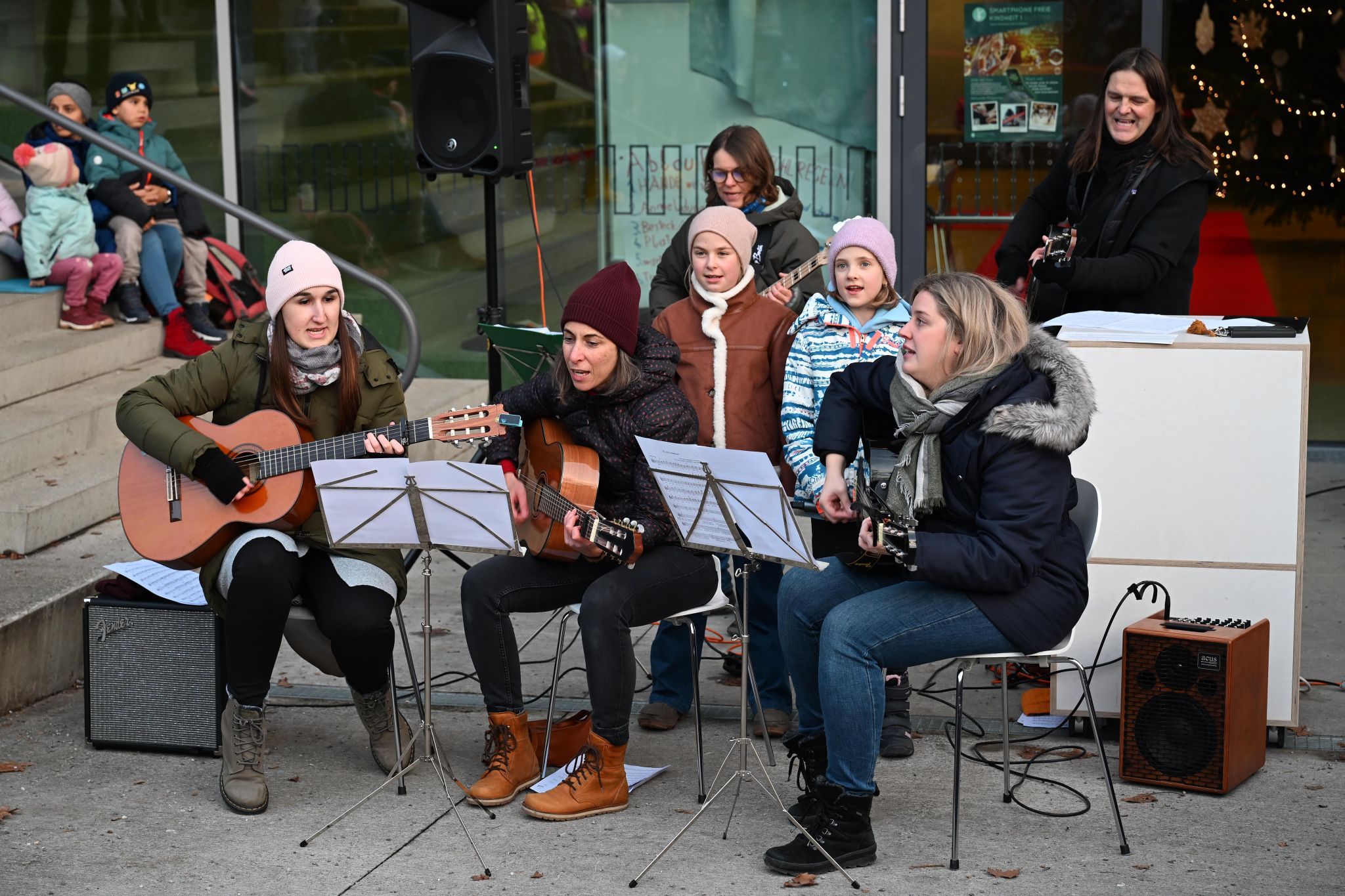 Begleitet wurden die Schüler von einer kleinen Lehrpersonen-Band.