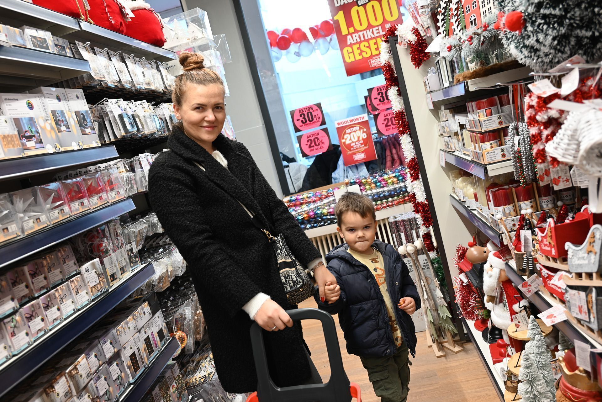 Kamen sogar aus der Schweiz angereist: Stefanie mit ihrem Sohn Luis.