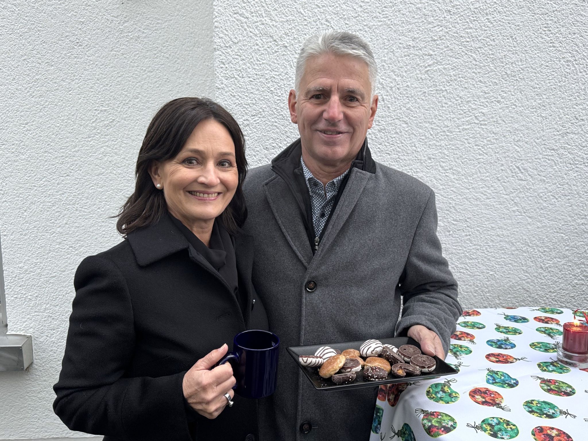 Unter den Besuchern: Thomas Hofer mit Carmen.