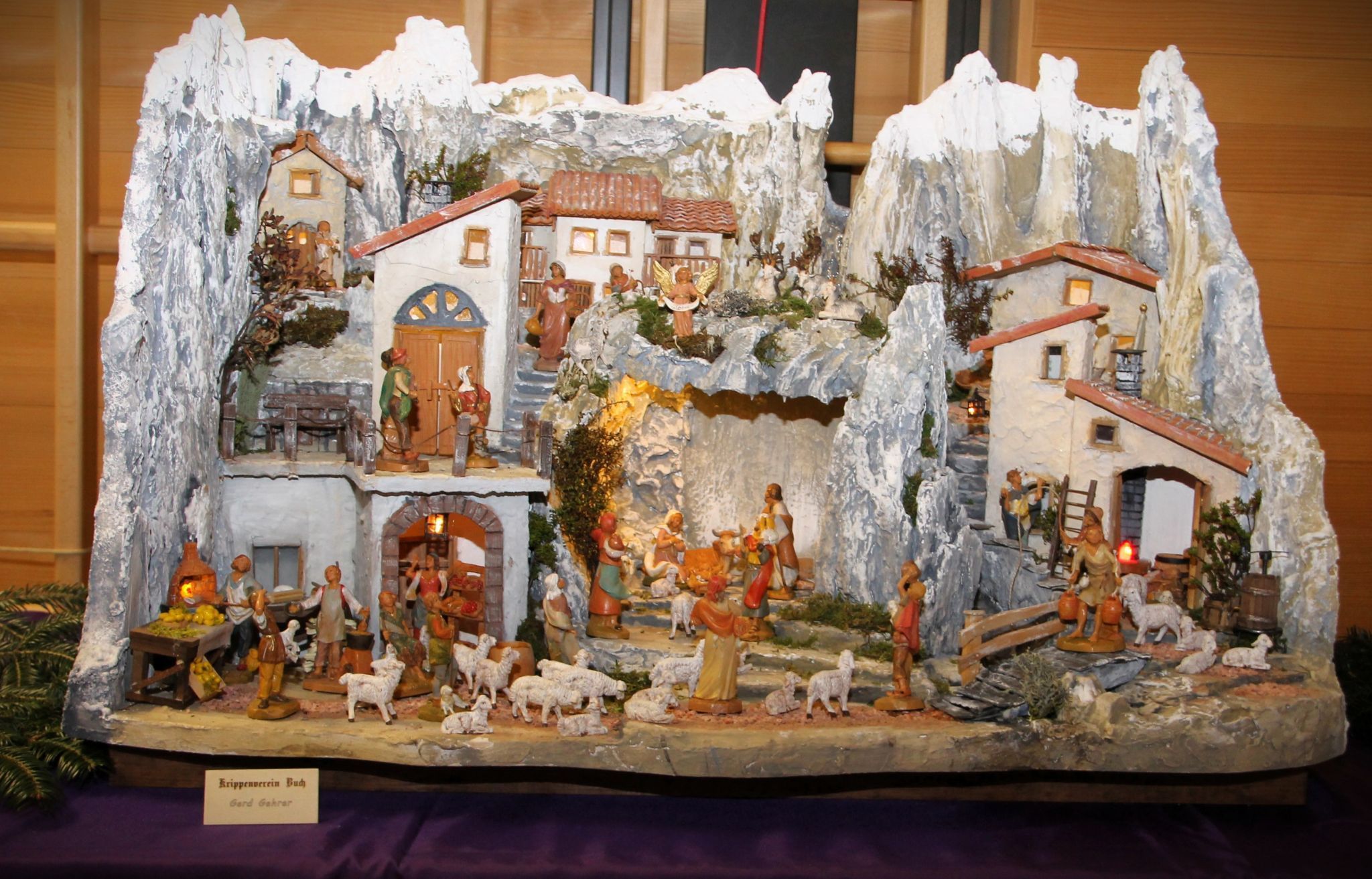 Krippe im Großformat bei der Ausstellung am dritten Advent im Bergdorf Buch