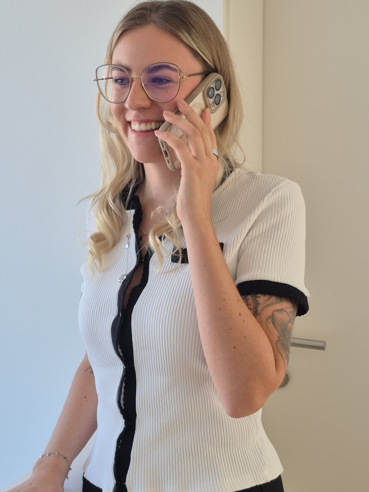 Die Webdesignerin hat ihren Arbeitsplatz im Haus, das sie gemeinsam mit ihrem Partner Mathias bewohnt. JH