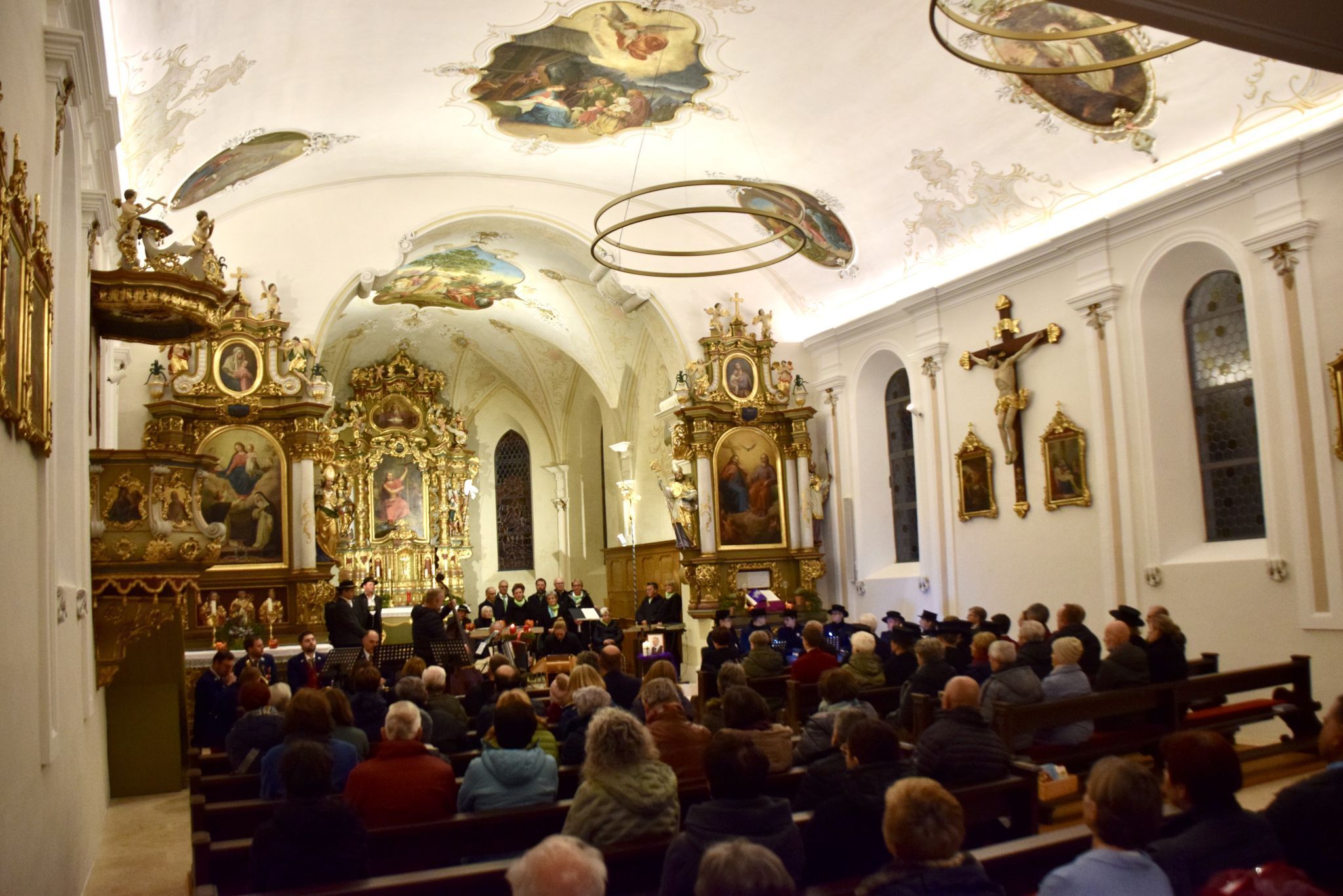 Der Vorarlberger Landestrachtenverband war mit seinem stimmungsvollen Adventkonzert in der Pfarrkirche Dalaas zu Gast.