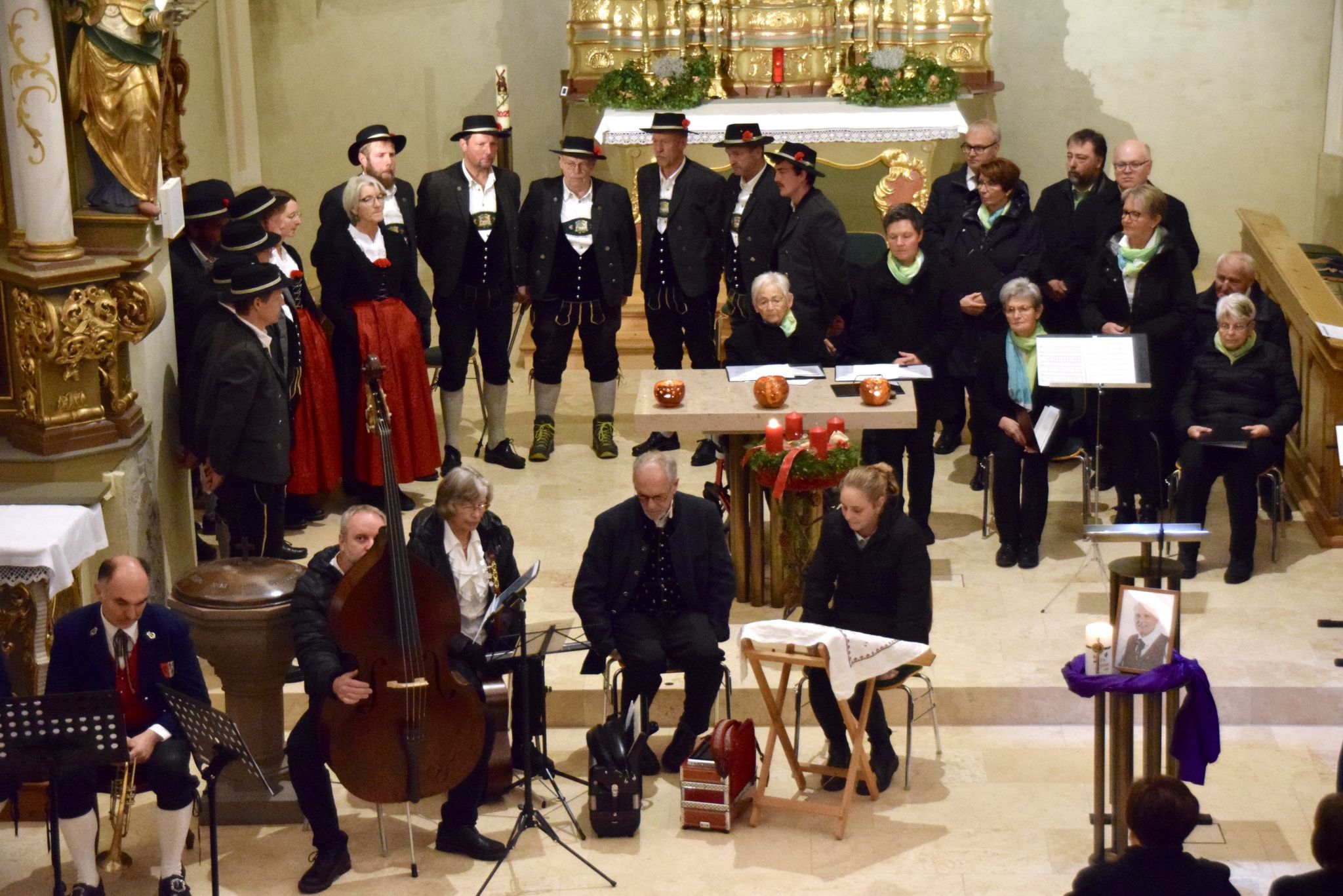 Der Vorarlberger Landestrachtenverband war mit seinem stimmungsvollen Adventkonzert in der Pfarrkirche Dalaas zu Gast.