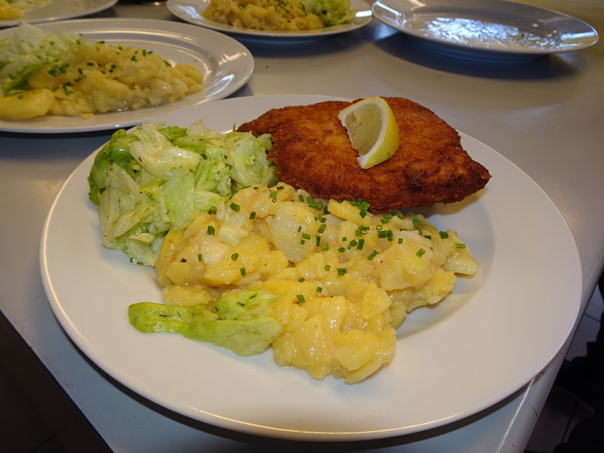 Immer am ersten Advent lädt die Hatler Pfarre zum traditionellen Schnitzelsonntag.