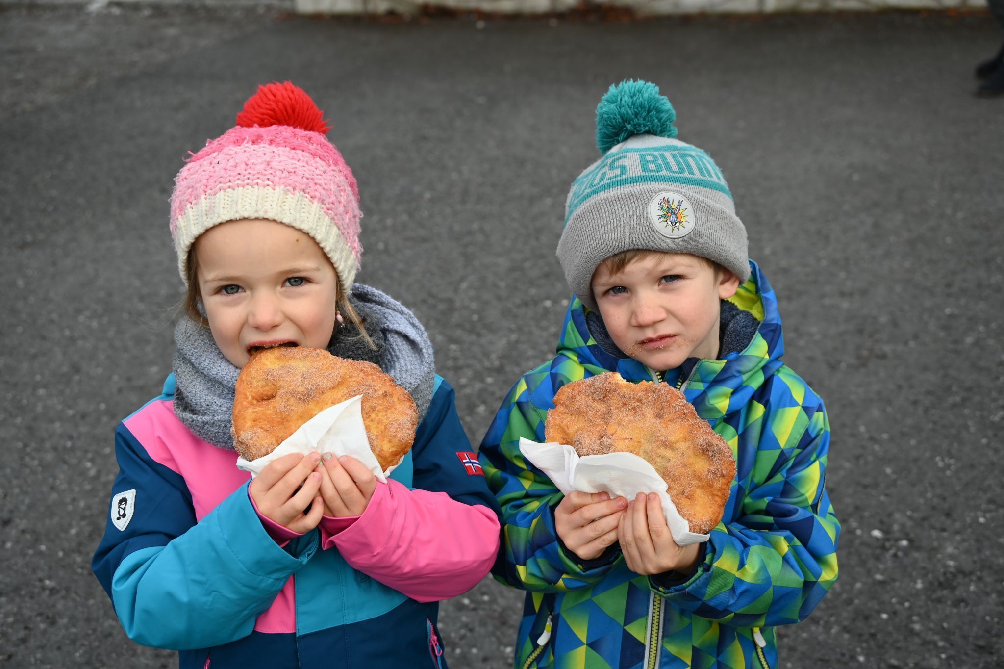 Linda und Jakob schmeckten die Küachle sichtlich.