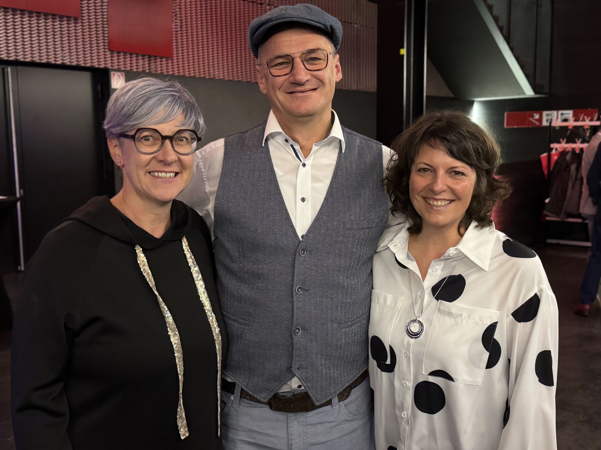 Langjährige Varietebesucher: Karin, Peter und Manuela Vonbrül.