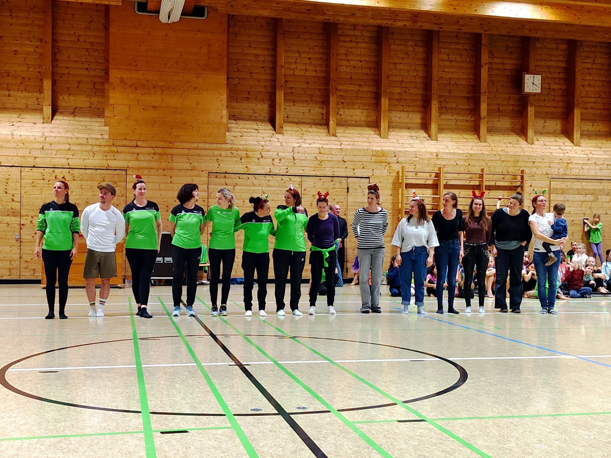 Großer Applaus galt den engagierten Trainerinnen und Trainern der Turnerschaft Frastanz.