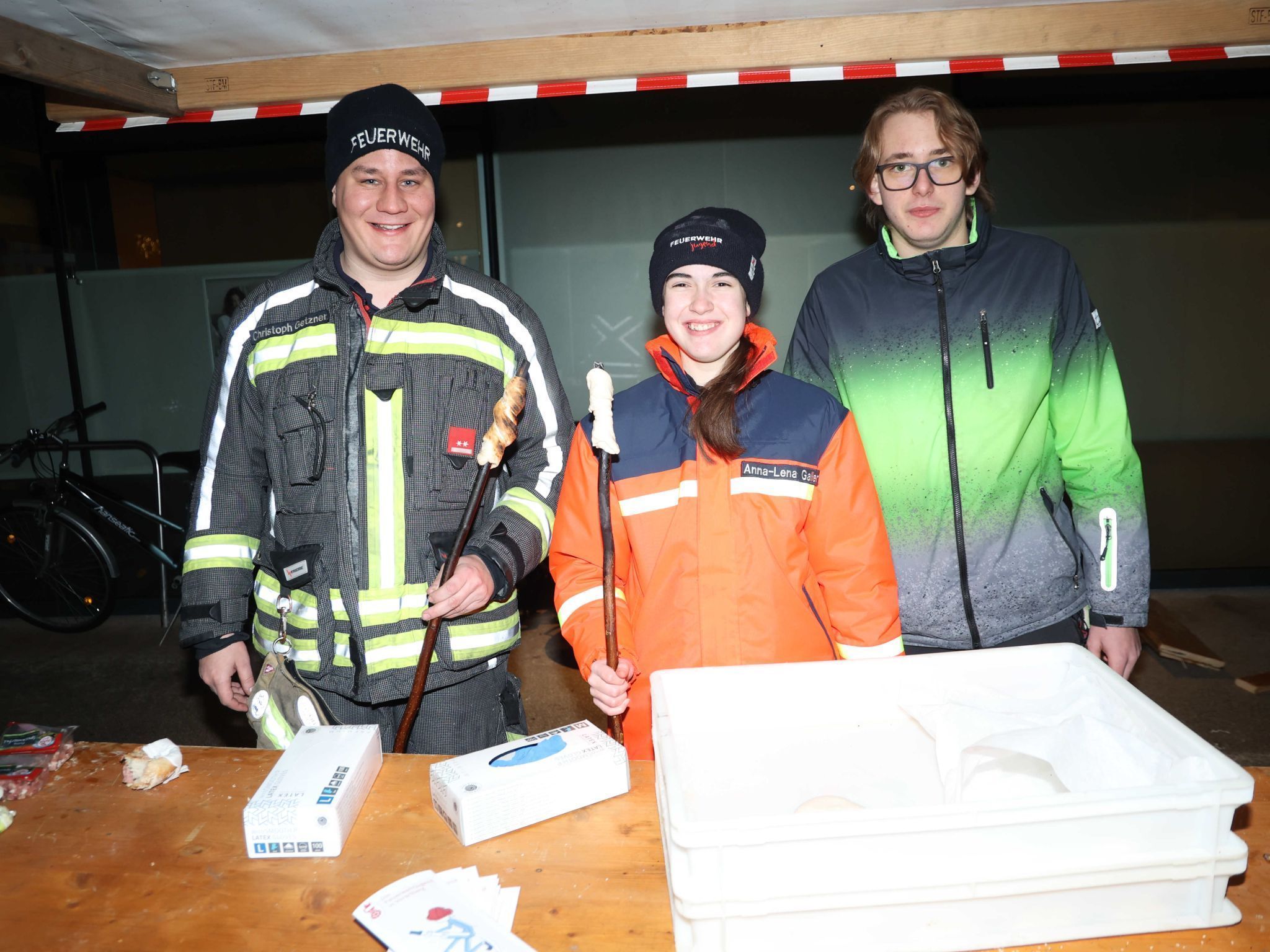 Christoph Getzner, Anna-Lena Galler und Felix Erne von der Jugendfeuerwehr Tosters.