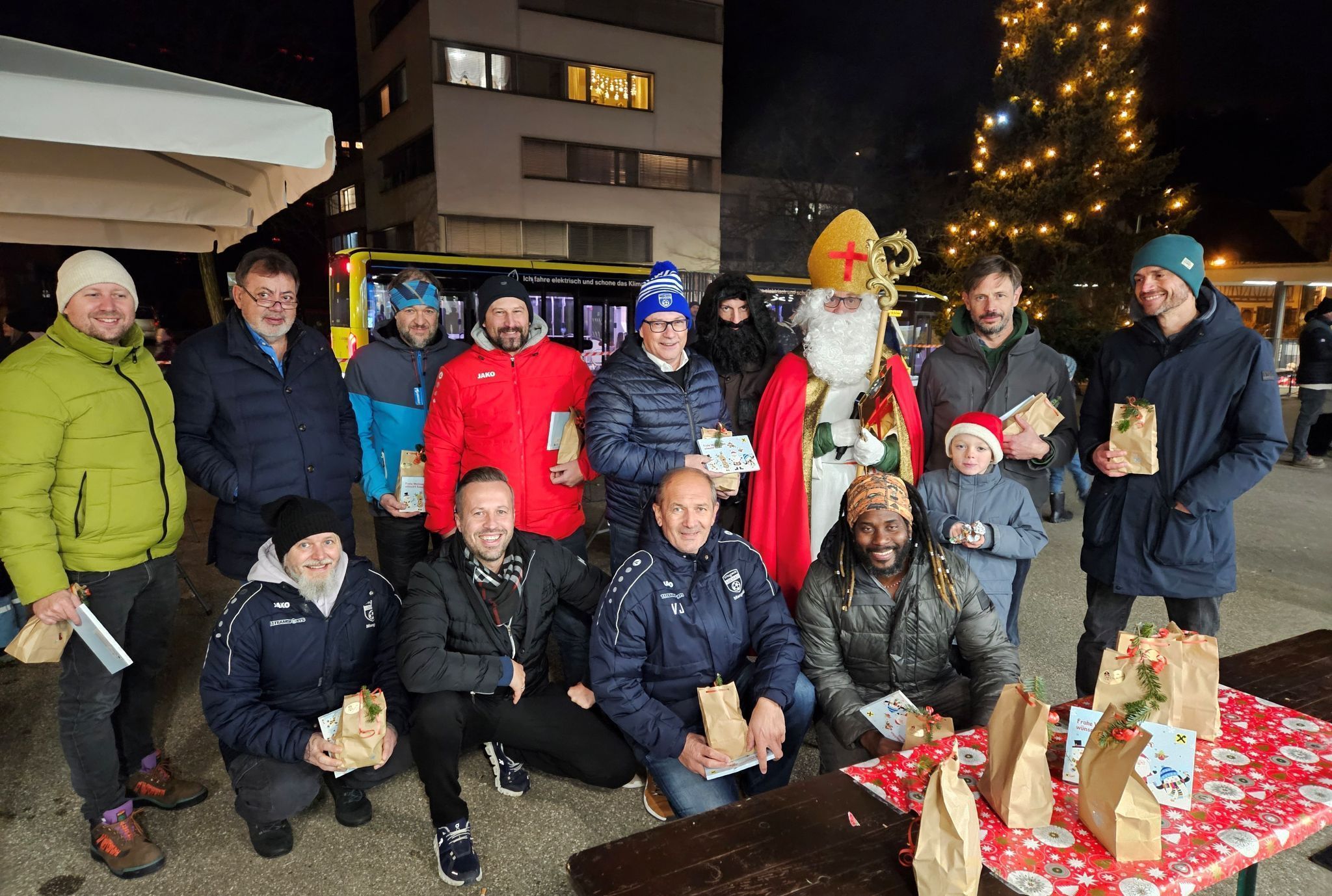 Auch die Vereinstrainer des SV Lochau erhielten vom Nikolaus viel Lob und Anerkennung für ihre wertvolle Jugendarbeit.