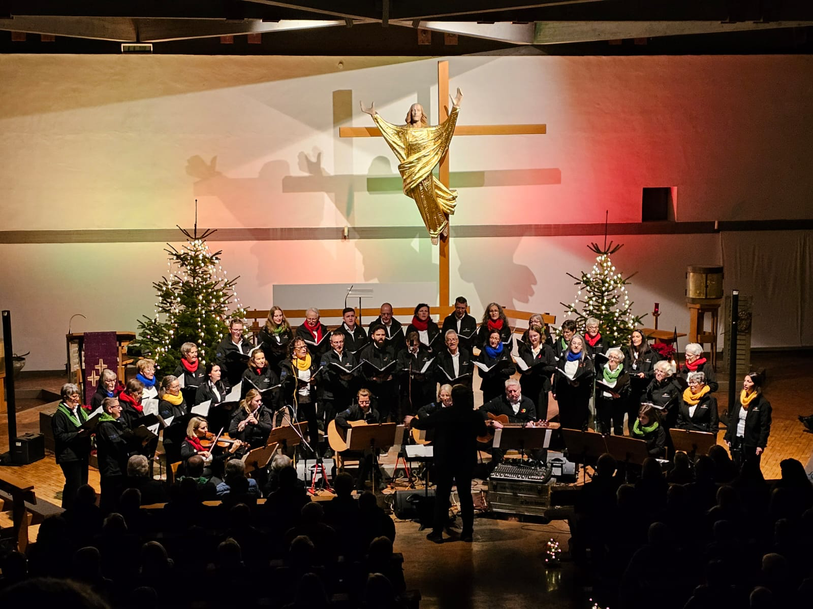 (Bild: Chor) Der Chor Joy begeisterte am vergangenen Wochenende mit einem stimmungsvollen Konzert in der St. Konrad Kirche in Hohenems. 