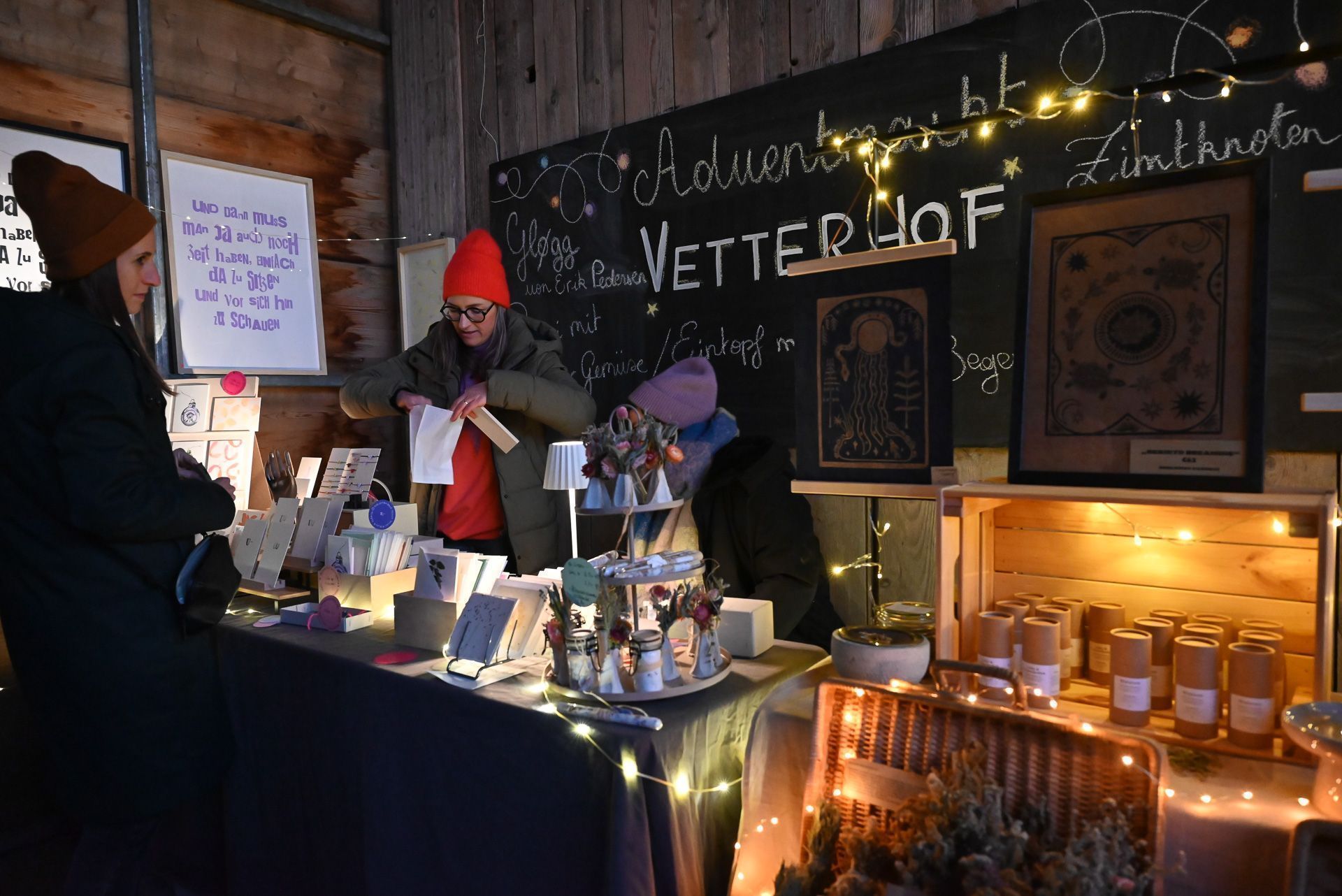 Zahlreiche Aussteller bereichern diesen Adventmarkt und machen ihn mit ihren Produkten so besonders.