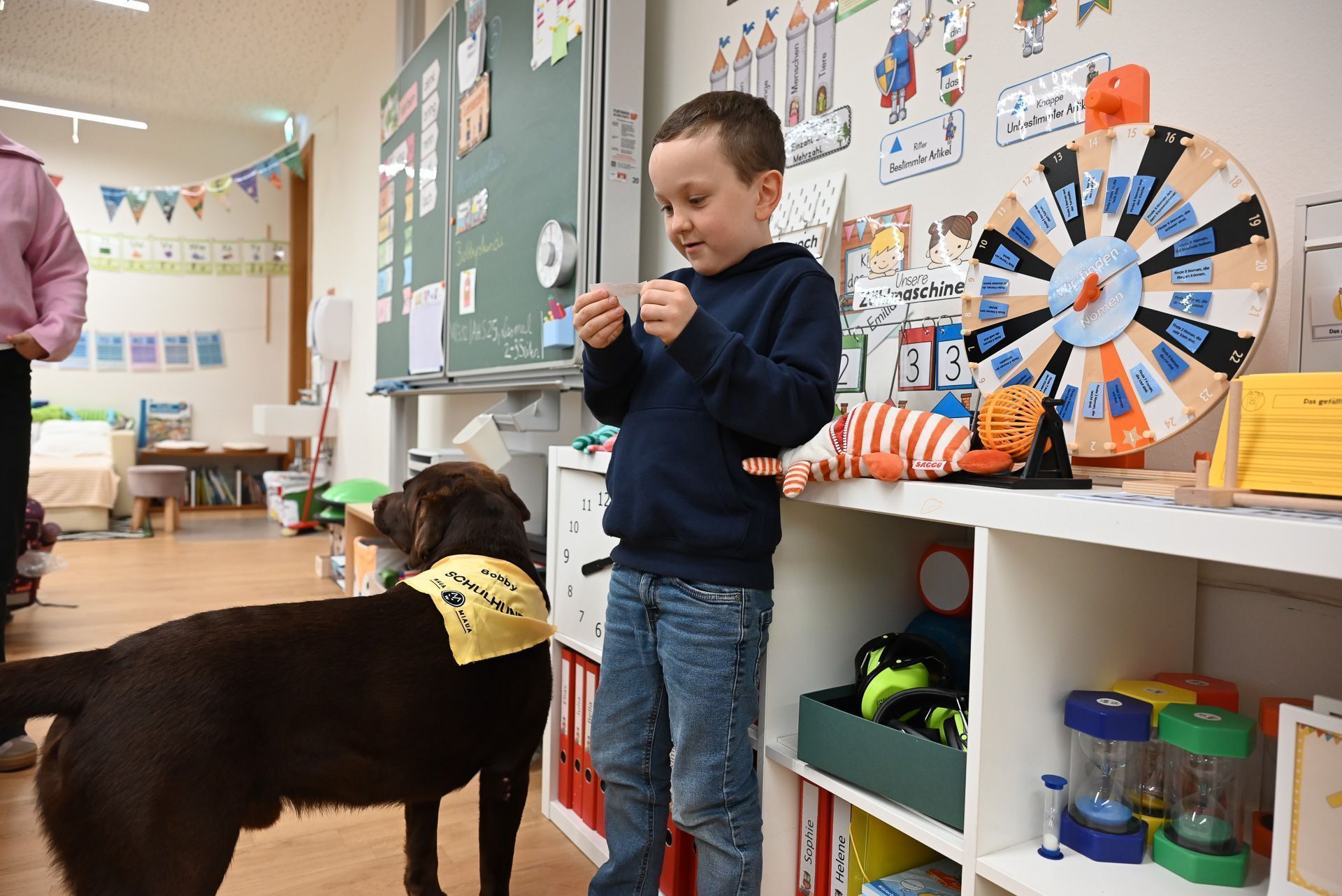 Die Schüler lesen die Aufgabe vor und gemeinsam lösen sie diese.
